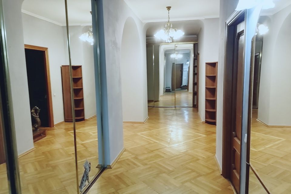 Продаётся 3-комнатная квартира, 117 м²