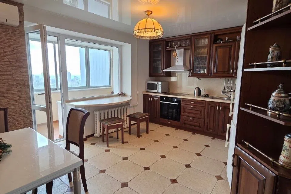 Продаётся 4-комнатная квартира, 100 м²
