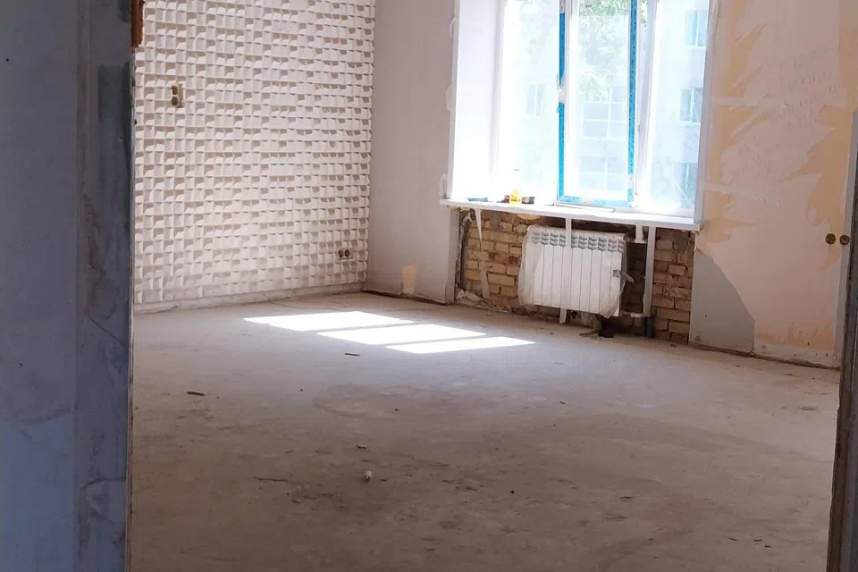 Продаётся 4-комнатная квартира, 179 м²