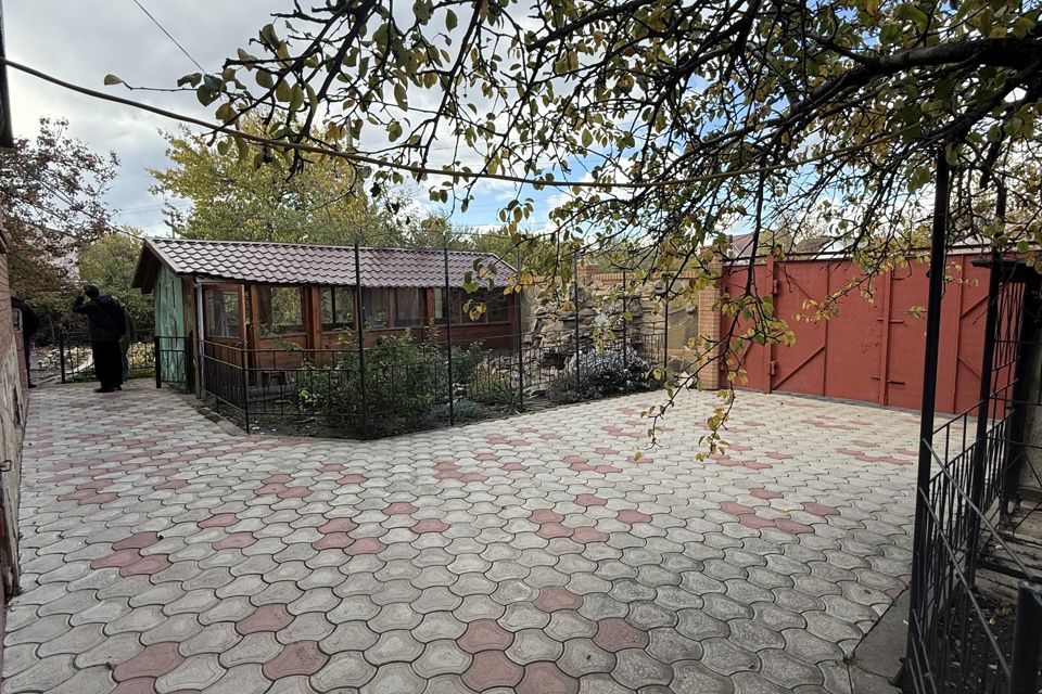 Продаётся 2-этажный дом, 200 м²