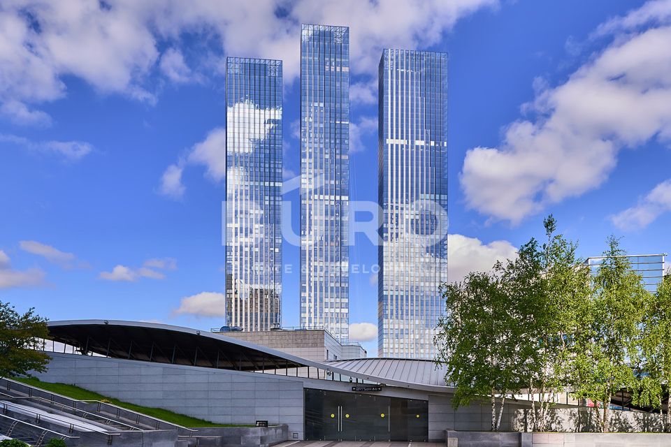 Продаётся 4-комнатная квартира, 130 м²