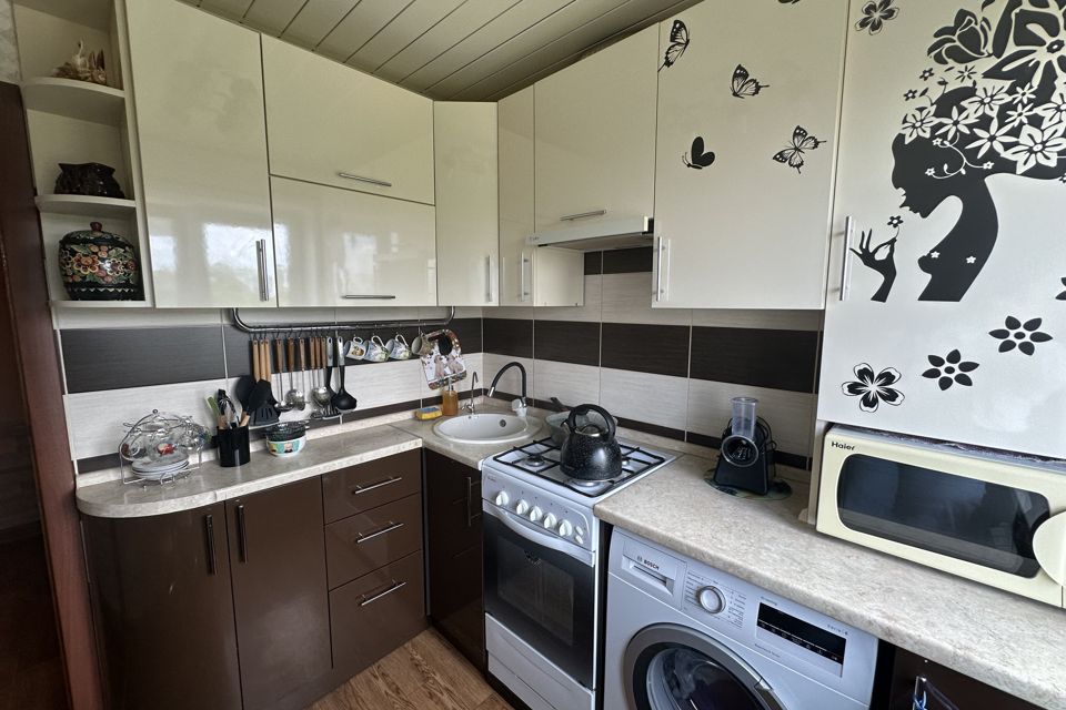 Продаётся 4-комнатная квартира, 58.5 м²