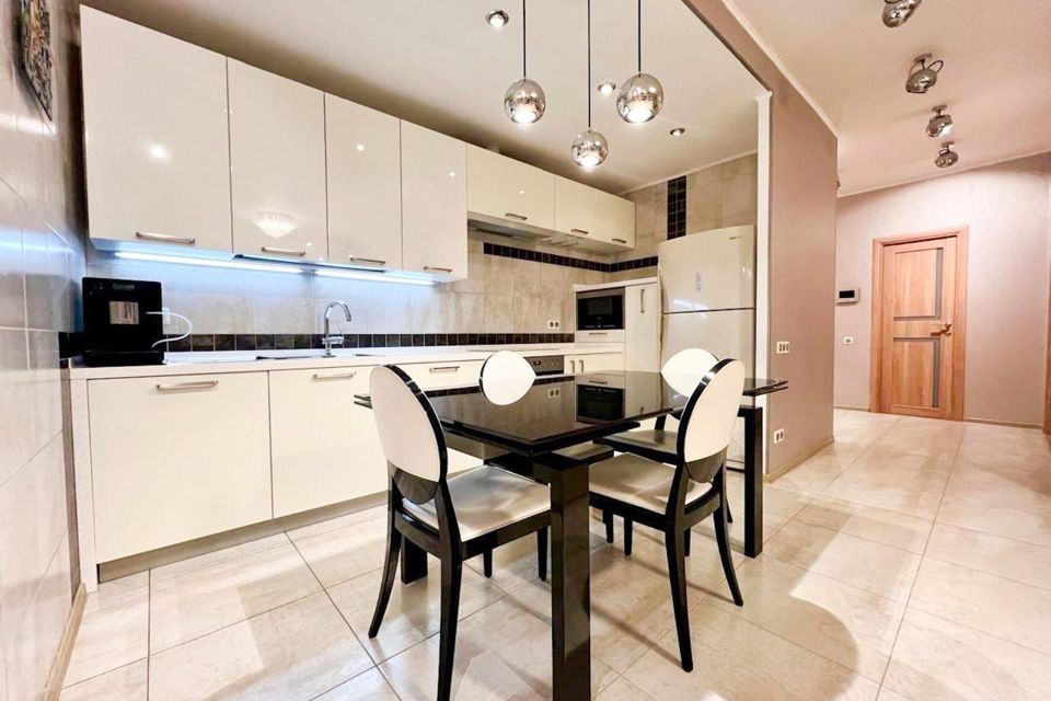 Продаётся 4-комнатная квартира, 101.8 м²