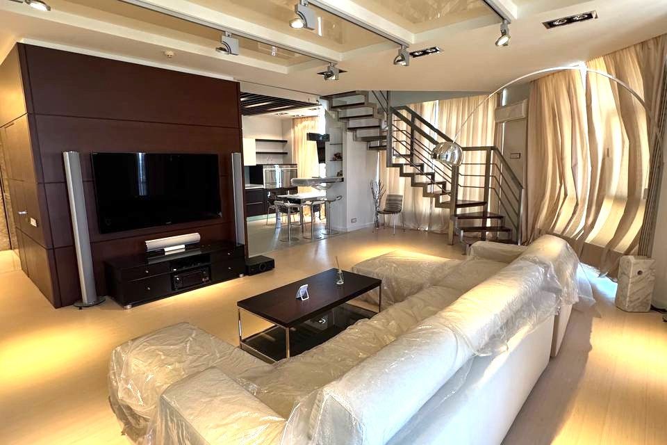 Продаётся 4-комнатная квартира, 147.3 м²