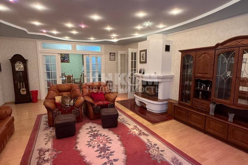 Продаётся 2-этажный дом, 300 м²