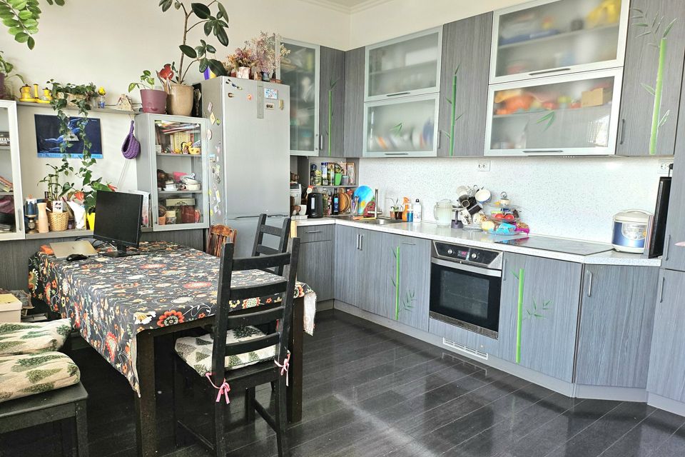Продаётся 2-комнатная квартира, 81.7 м²