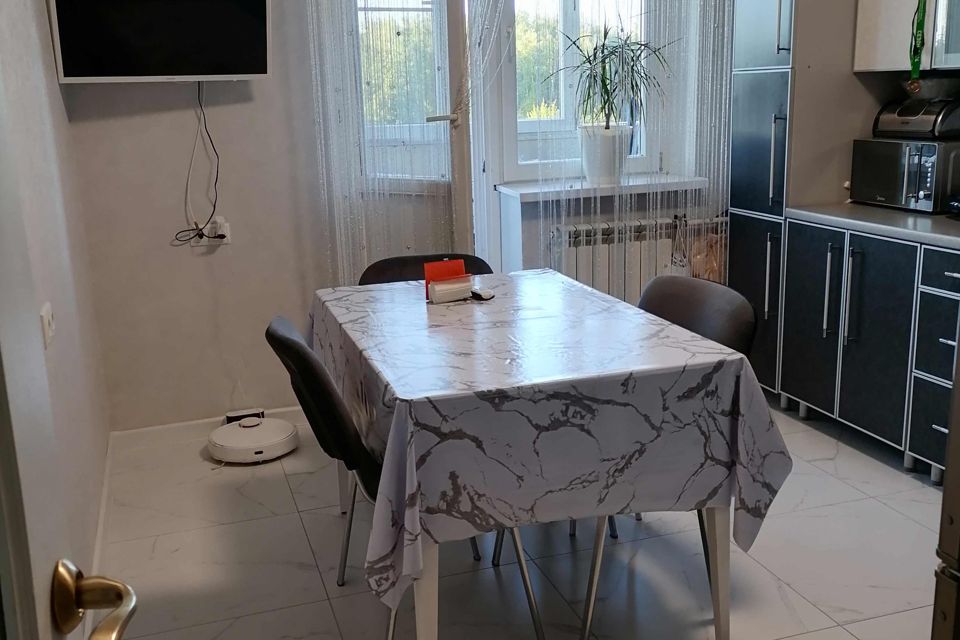 Продаётся 3-комнатная квартира, 97.6 м²