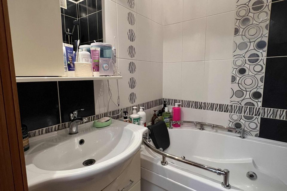 Продаётся 3-комнатная квартира, 65.8 м²