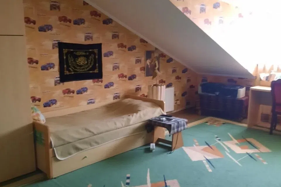 Продаётся 4-комнатная квартира, 196 м²