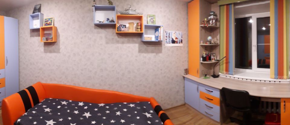 Продаётся 4-комнатная квартира, 75.8 м²