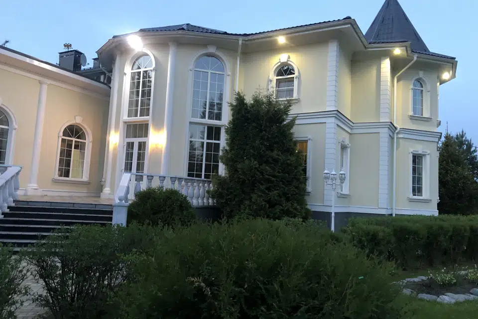 Продаётся 2-этажный дом, 820 м²