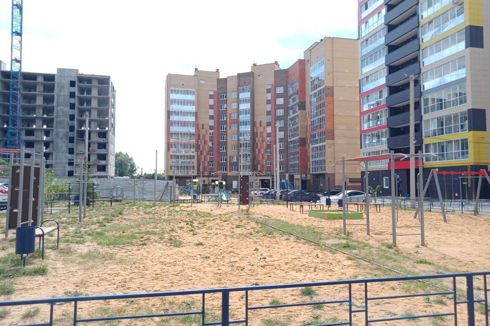 Продаётся 3-комнатная квартира, 102 м²