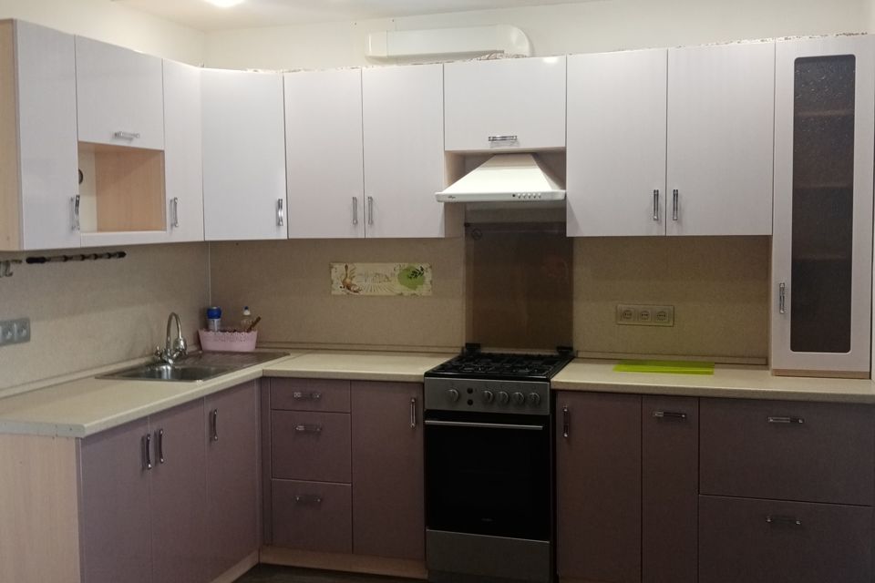 Продаётся 4-комнатная квартира, 72 м²