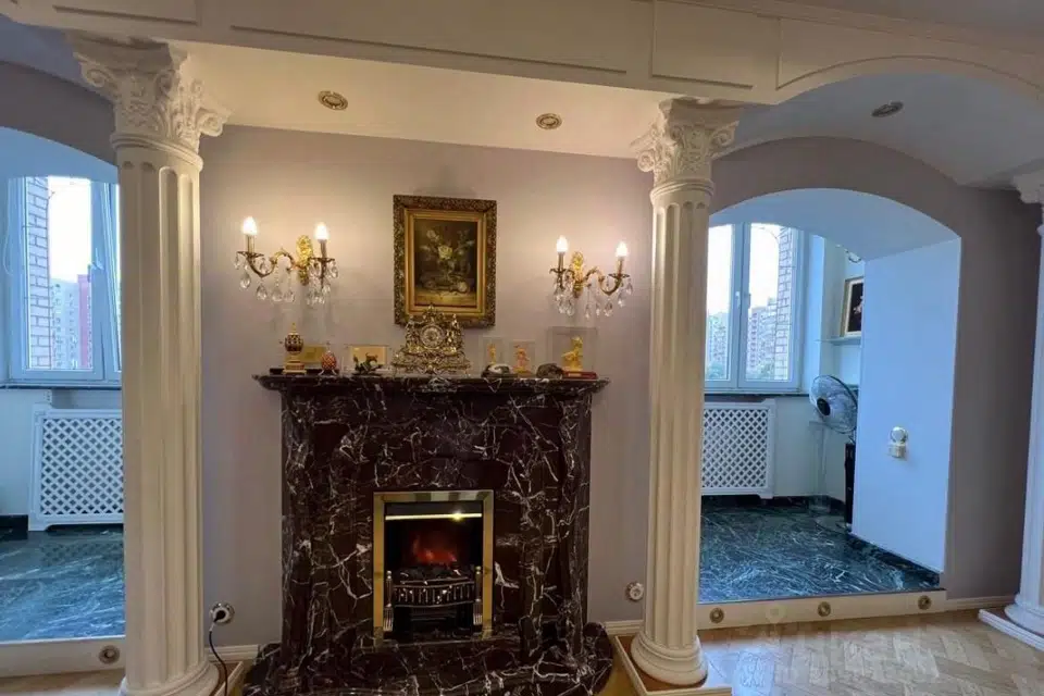 Продаётся 4-комнатная квартира, 208.6 м²