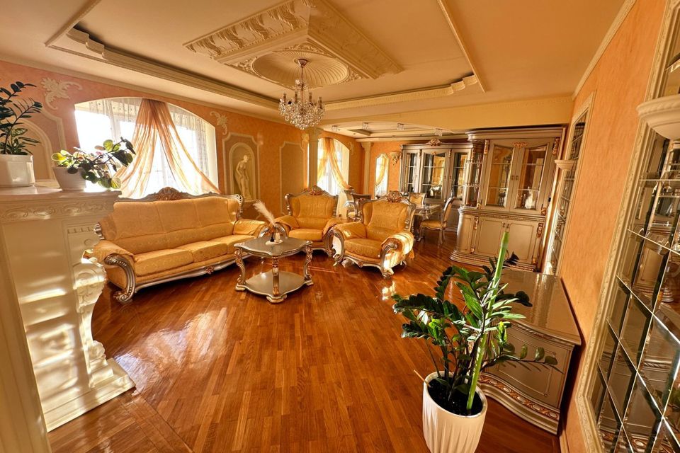 Продаётся 4-комнатная квартира, 171.5 м²