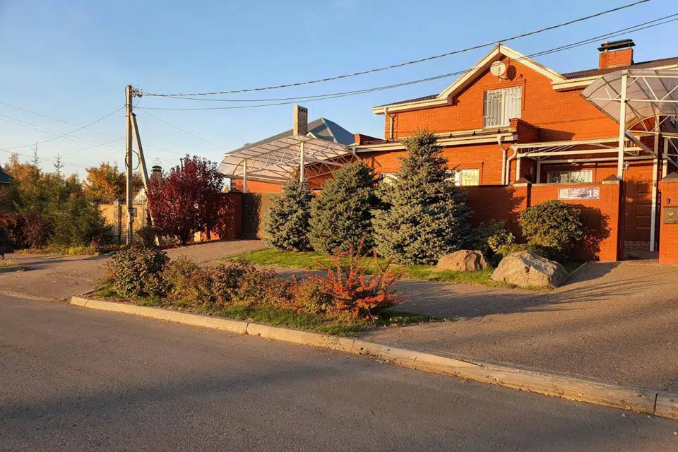 Продаётся 3-этажный дом, 360 м²