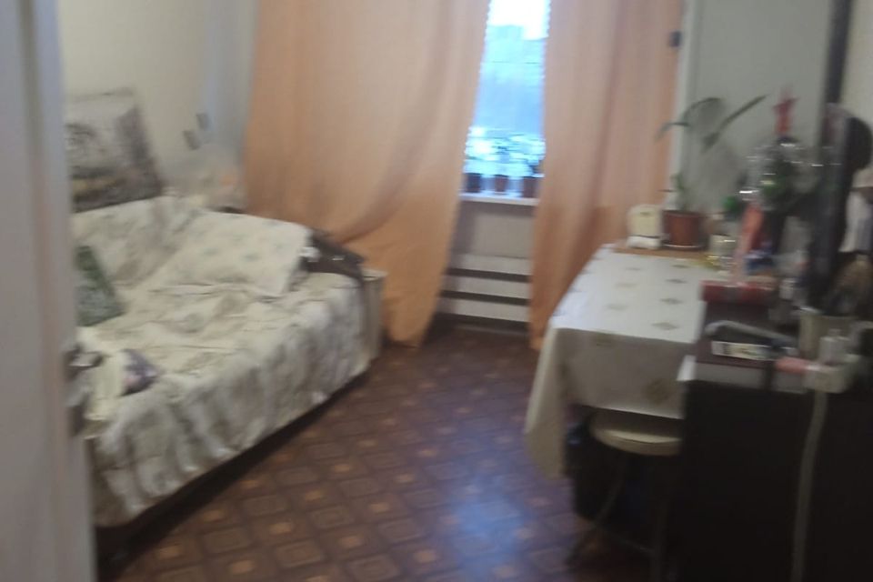 Продаётся комната в 3-комн. квартире, 14.4 м²