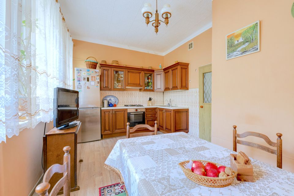 Продаётся 4-комнатная квартира, 100 м²