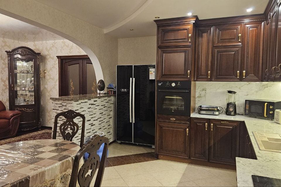 Продаётся 3-комнатная квартира, 139 м²