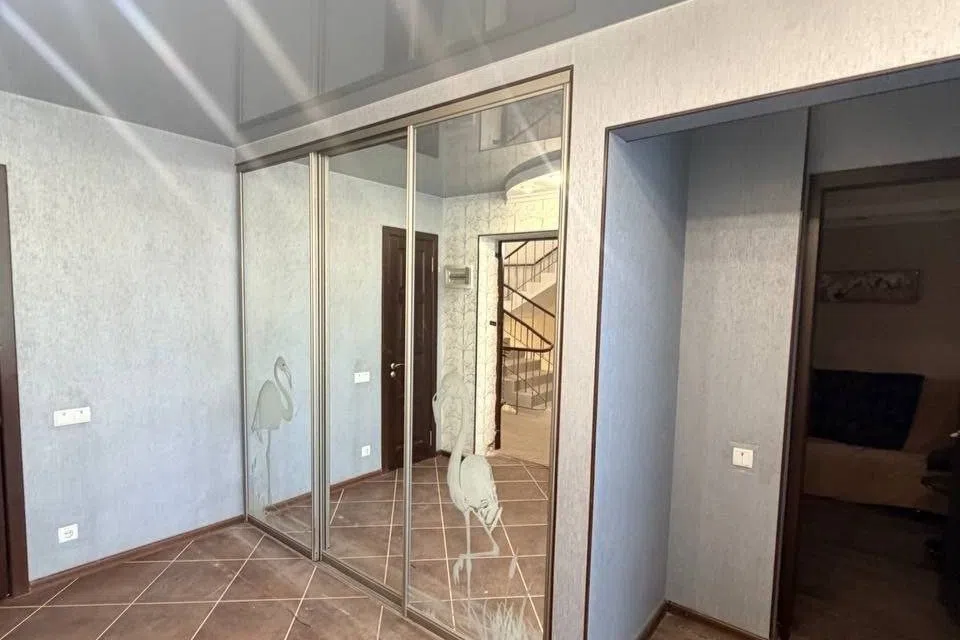 Продаётся 2-комнатная квартира, 60.8 м²