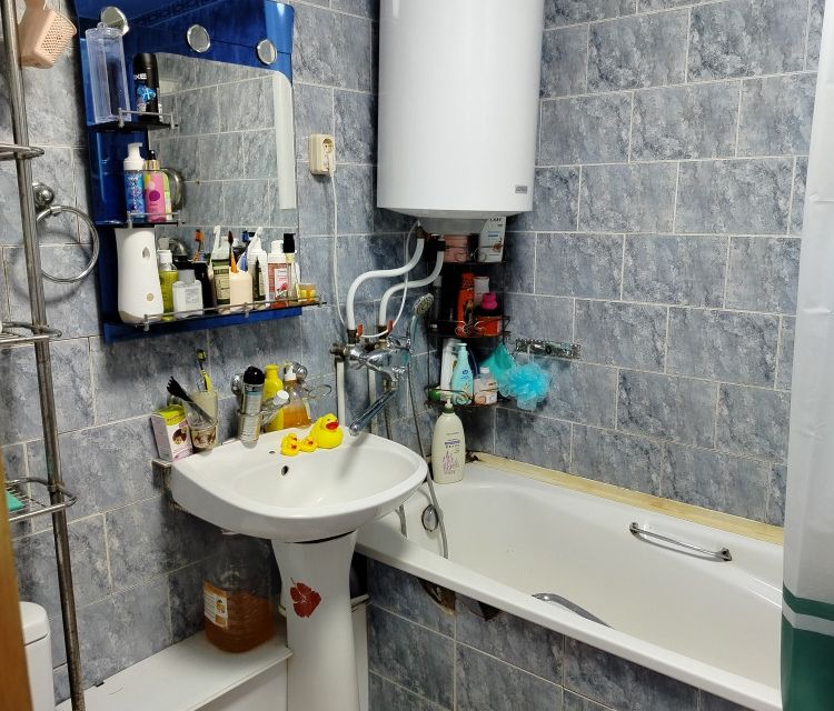 Продаётся 3-комнатная квартира, 63.8 м²