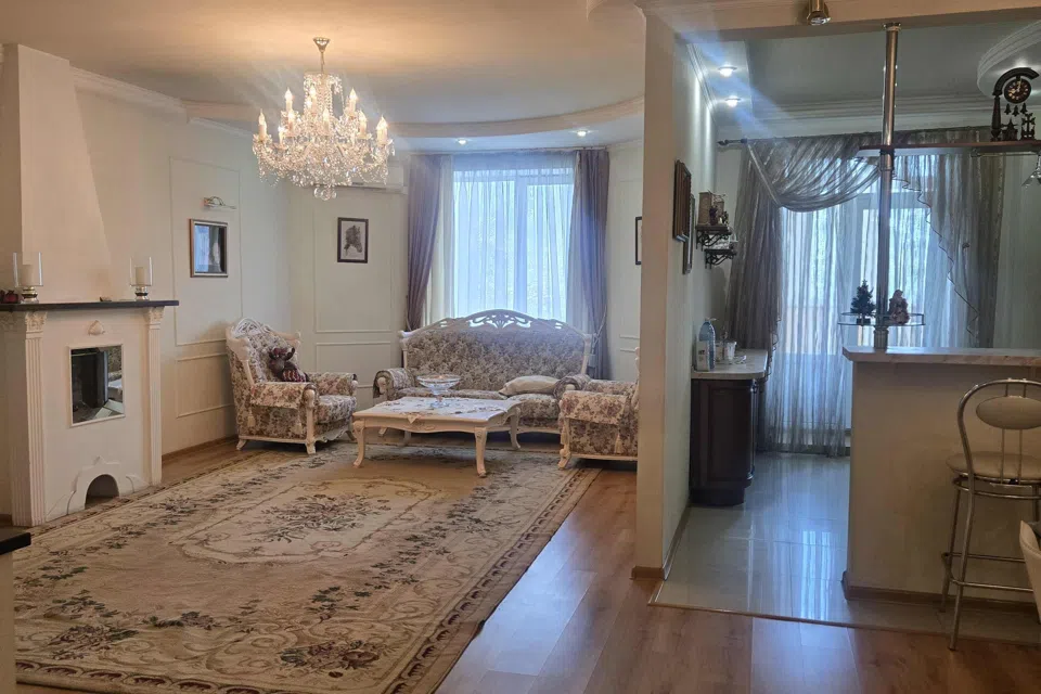 Продаётся 4-комнатная квартира, 148 м²
