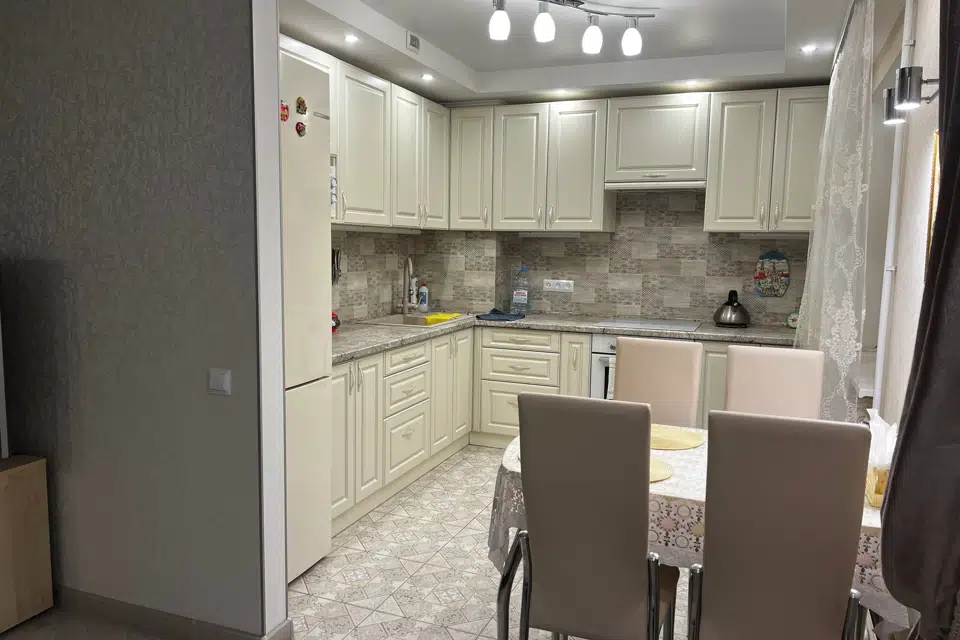 Продаётся 3-комнатная квартира, 63.7 м²