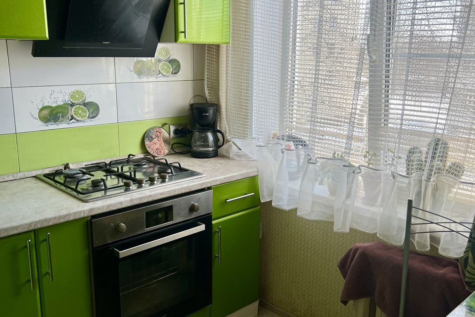 Продаётся 4-комнатная квартира, 57.2 м²