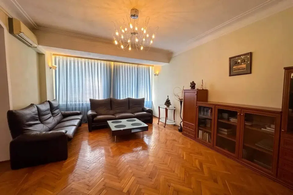 Продаётся 4-комнатная квартира, 115 м²