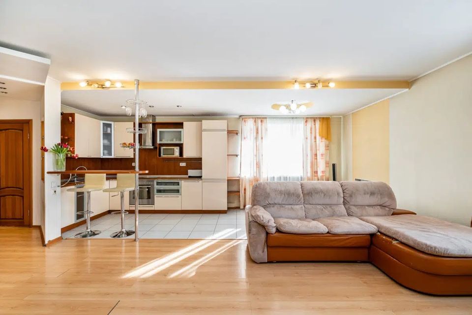 Продаётся 4-комнатная квартира, 116 м²