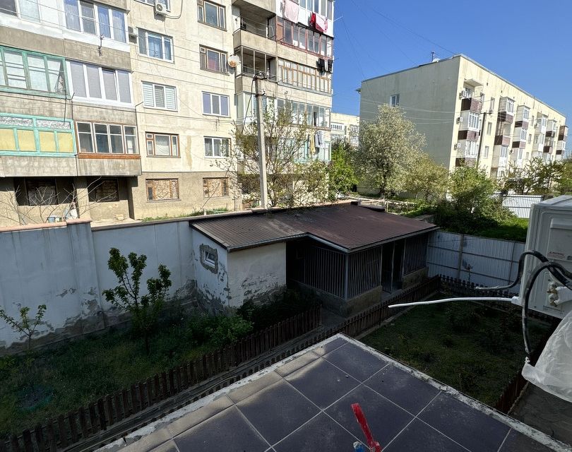 Продаётся 4-комнатная квартира, 140 м²