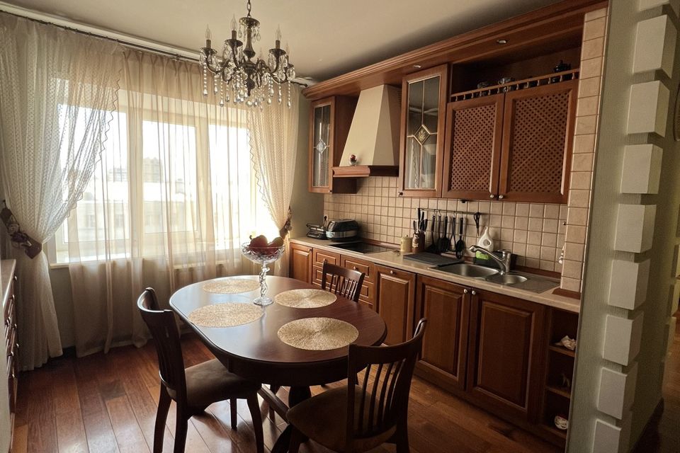 Продаётся 3-комнатная квартира, 104.8 м²