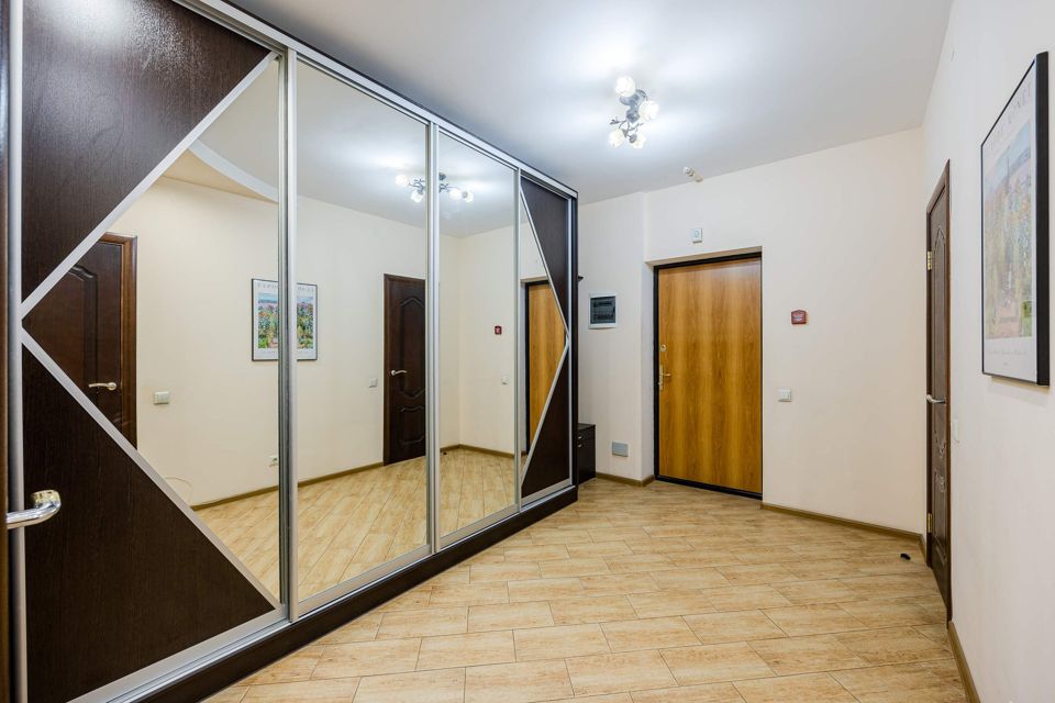 Продаётся 1-комнатная квартира, 53 м²