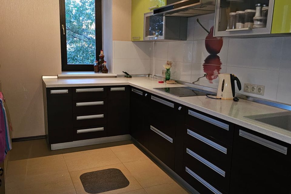Продаётся 4-комнатная квартира, 136.4 м²