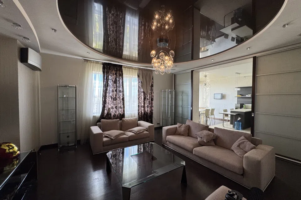 Продаётся 3-комнатная квартира, 140 м²