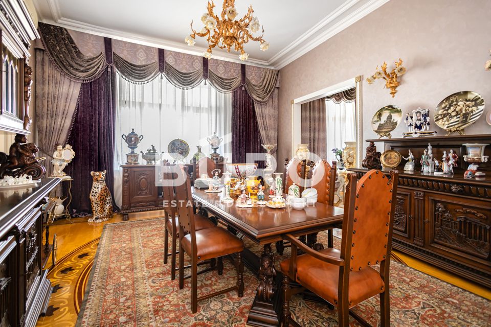 Продаётся 4-комнатная квартира, 171.3 м²