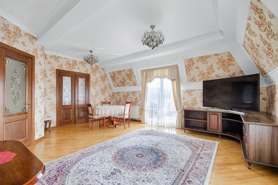 Продаётся 3-комнатная квартира, 120 м²