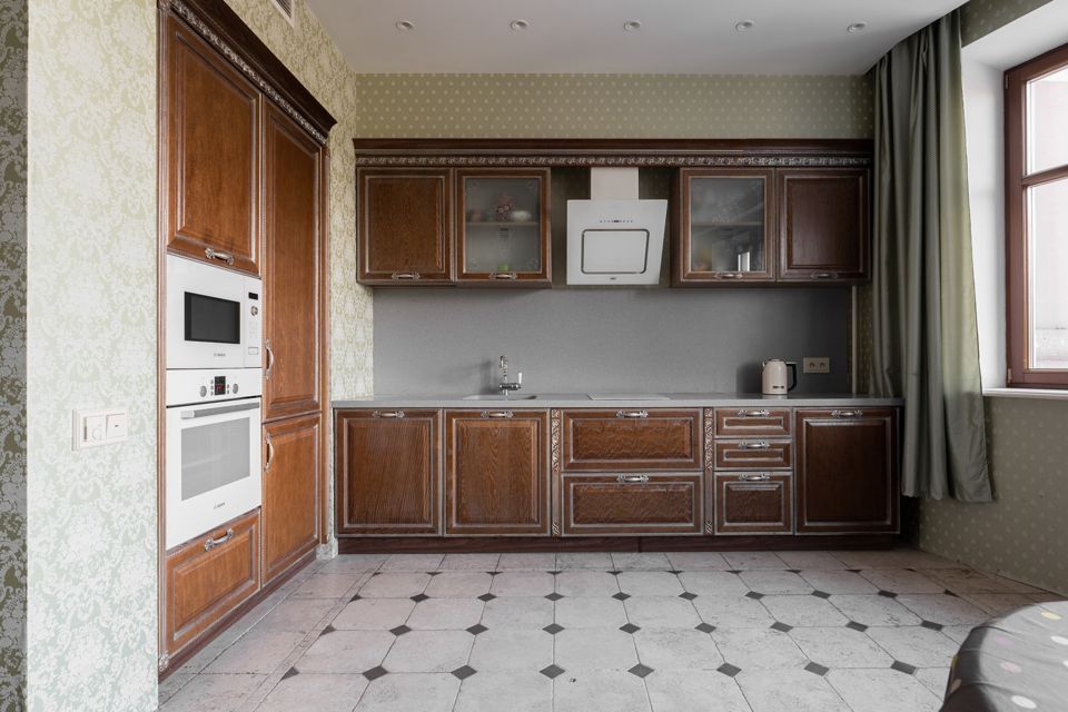 Продаётся 4-комнатная квартира, 175.2 м²