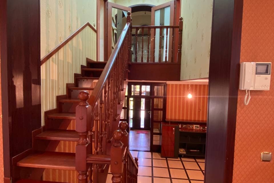 Продаётся 3-этажный дом, 358 м²