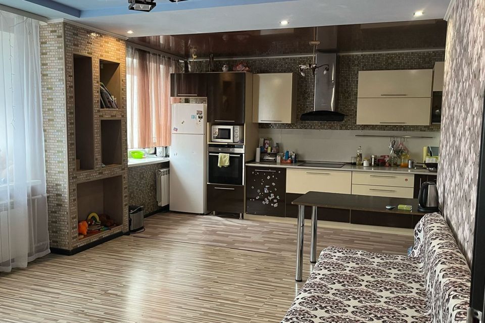 Продаётся 4-комнатная квартира, 72.3 м²