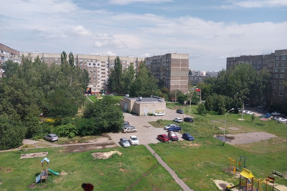 Продаётся 4-комнатная квартира, 82 м²