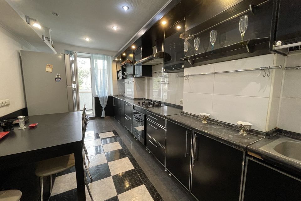 Продаётся 3-комнатная квартира, 101 м²