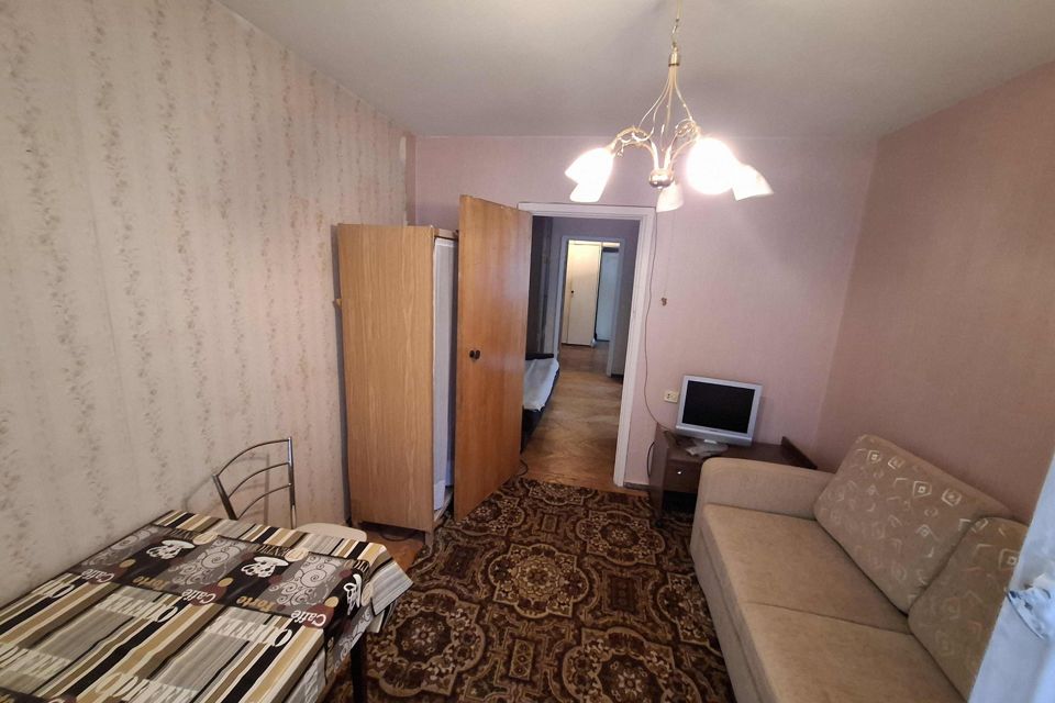 Продаётся 4-комнатная квартира, 62.5 м²