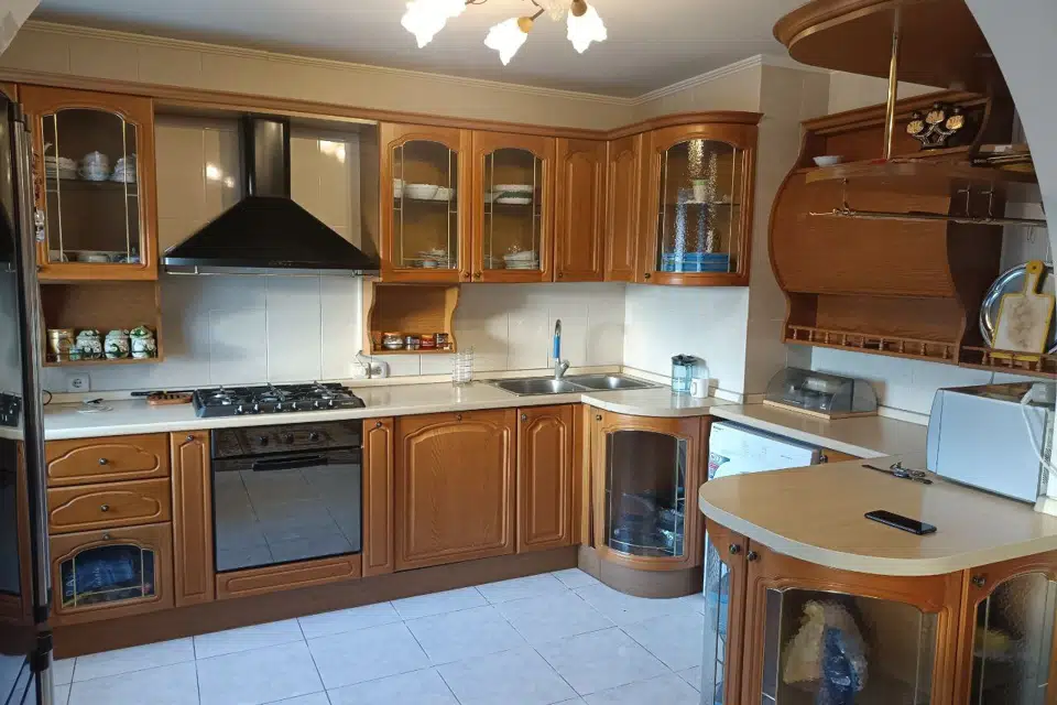 Продаётся 5-комнатная квартира, 185 м²