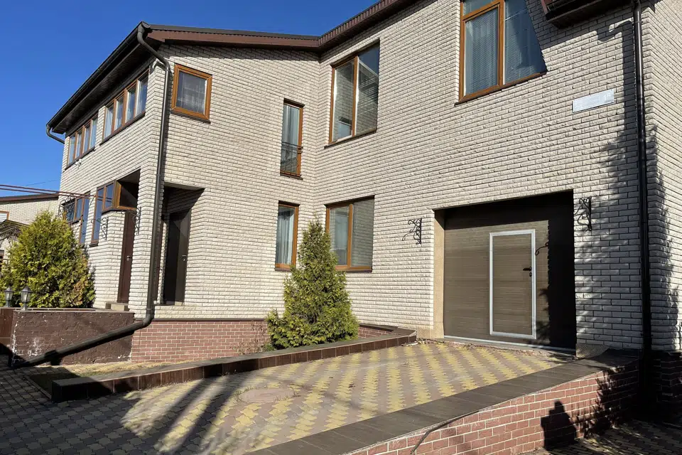 Продаётся 2-этажный дом, 357 м²