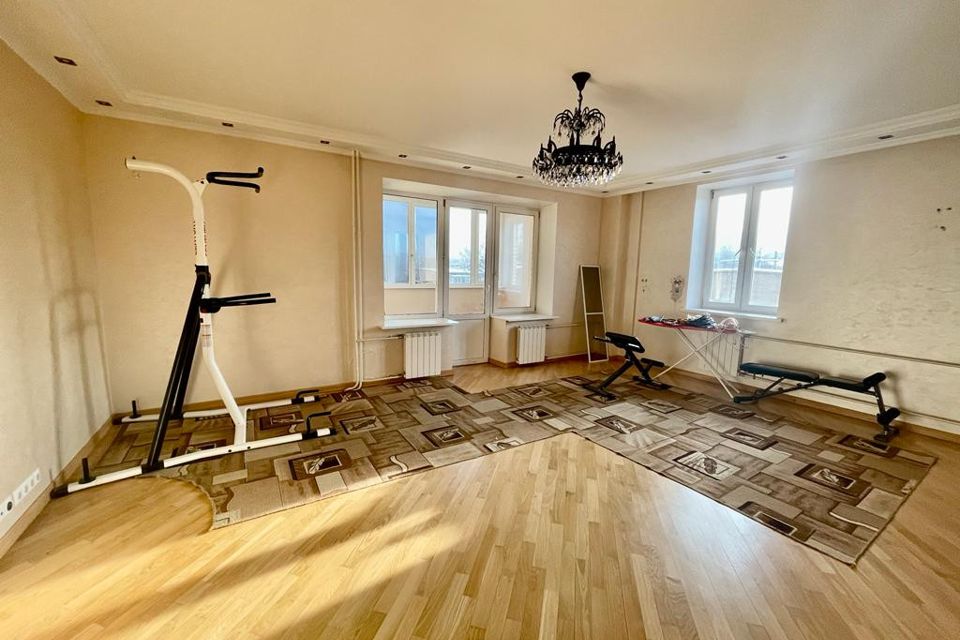 Продаётся 4-комнатная квартира, 135.4 м²