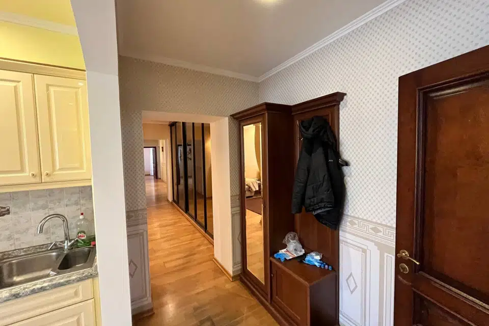 Продаётся 3-комнатная квартира, 120 м²