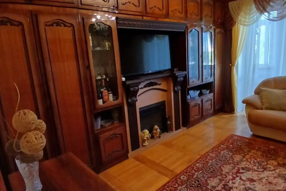 Продаётся 4-комнатная квартира, 79 м²