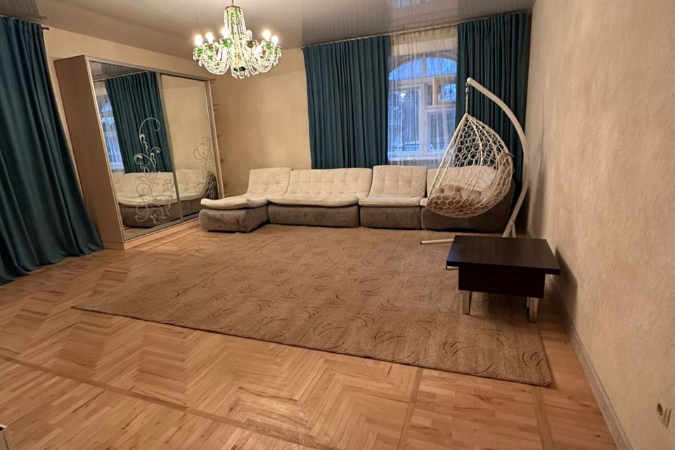 Сдаётся 3-комнатная квартира, 160 м²