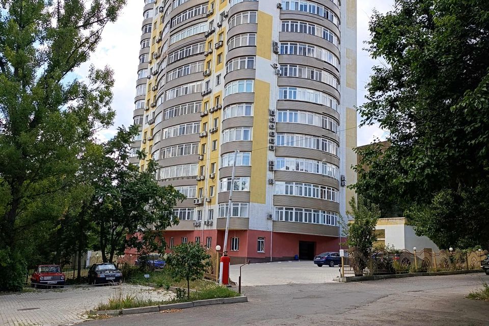 Продаётся 4-комнатная квартира, 154 м²